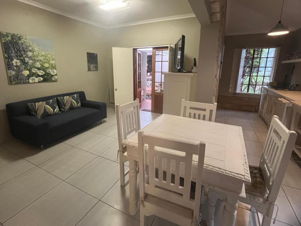 קלרנס By The Way Guesthouse מראה חיצוני תמונה