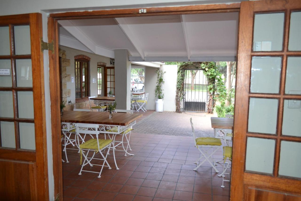 קלרנס By The Way Guesthouse מראה חיצוני תמונה